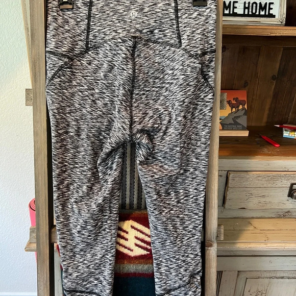 Lululemon women’s ready to rulu ruched tight 28” size 6 - Picture 8 of 11